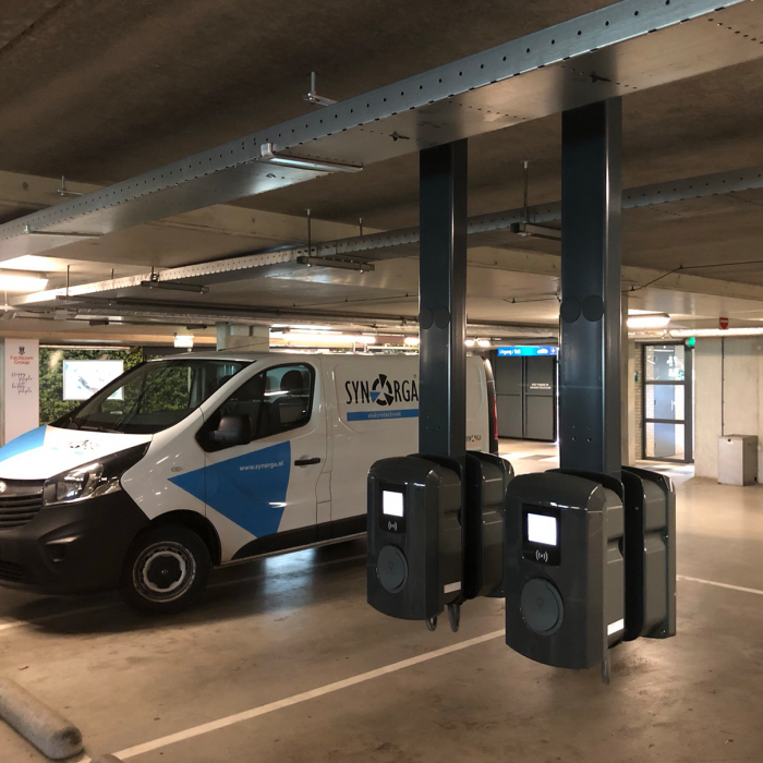 Unieke montage met de EV-Go universele montagepaal